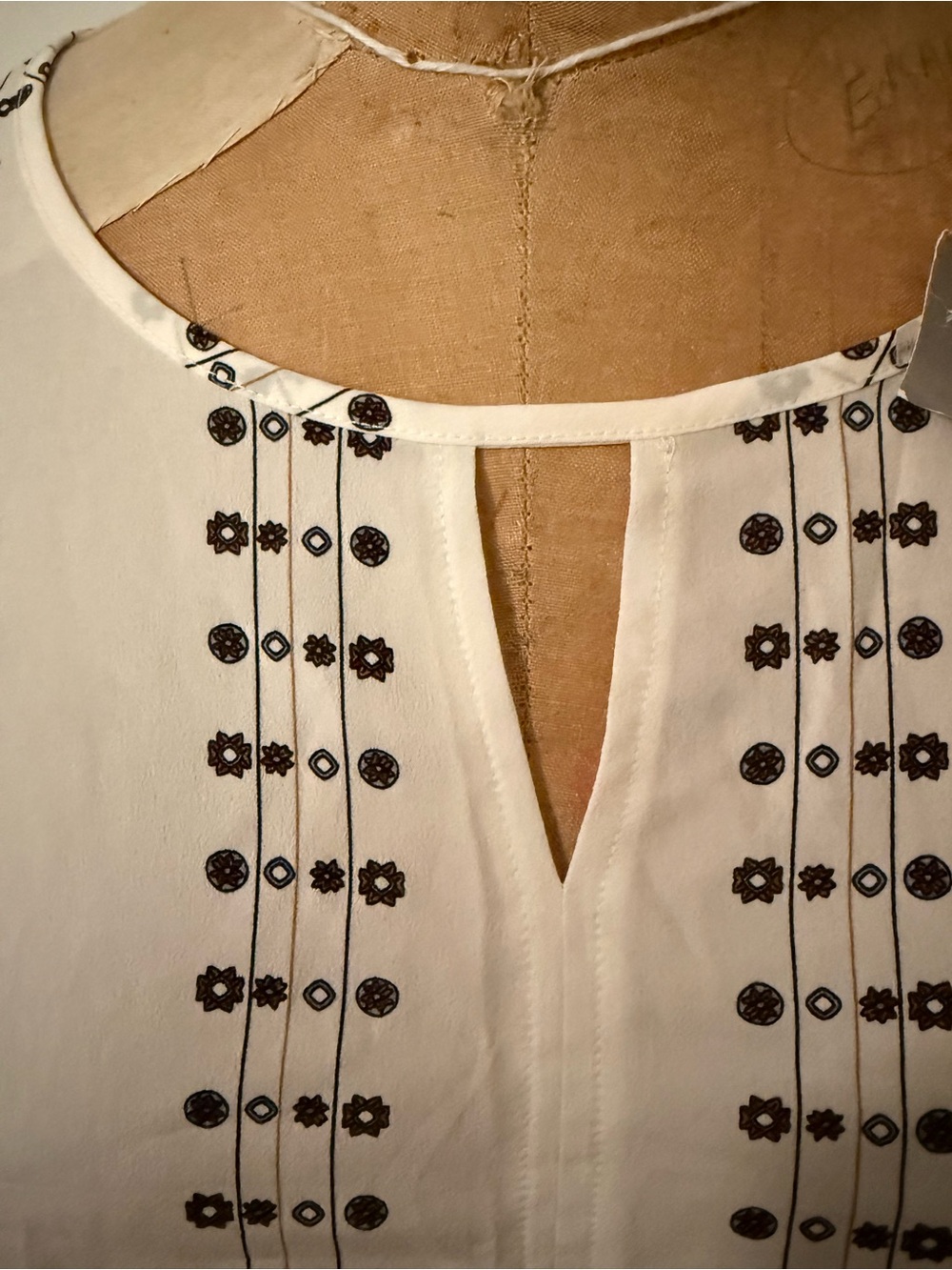 Van Heusen White Blouse with Black Dot-Stripe Pattern - Picture 3 of 8